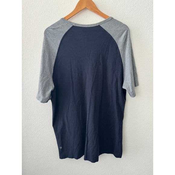 Lululemon men’s shirt size Large/XL navy and grey A110 - Picture 4 of 7